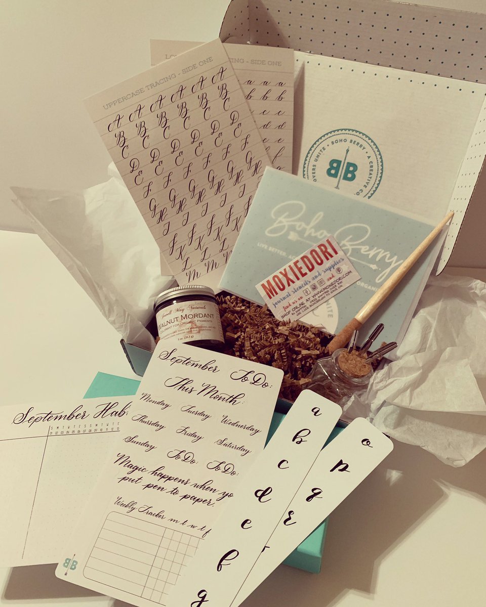 Luckbea_katie's tweet photo. Fo sho no mo faux calligraphy with this month’s #bohoberrybox 
Simple and Elegant for this month’s back-to-school vibe! 💛 @BohoBerry 

For $5 off your first purchase, use the code B4A5. And get there by way of my referral link! 

https://t.co/qfJ23jLBRR https://t.co/HrDEHrlZ0c