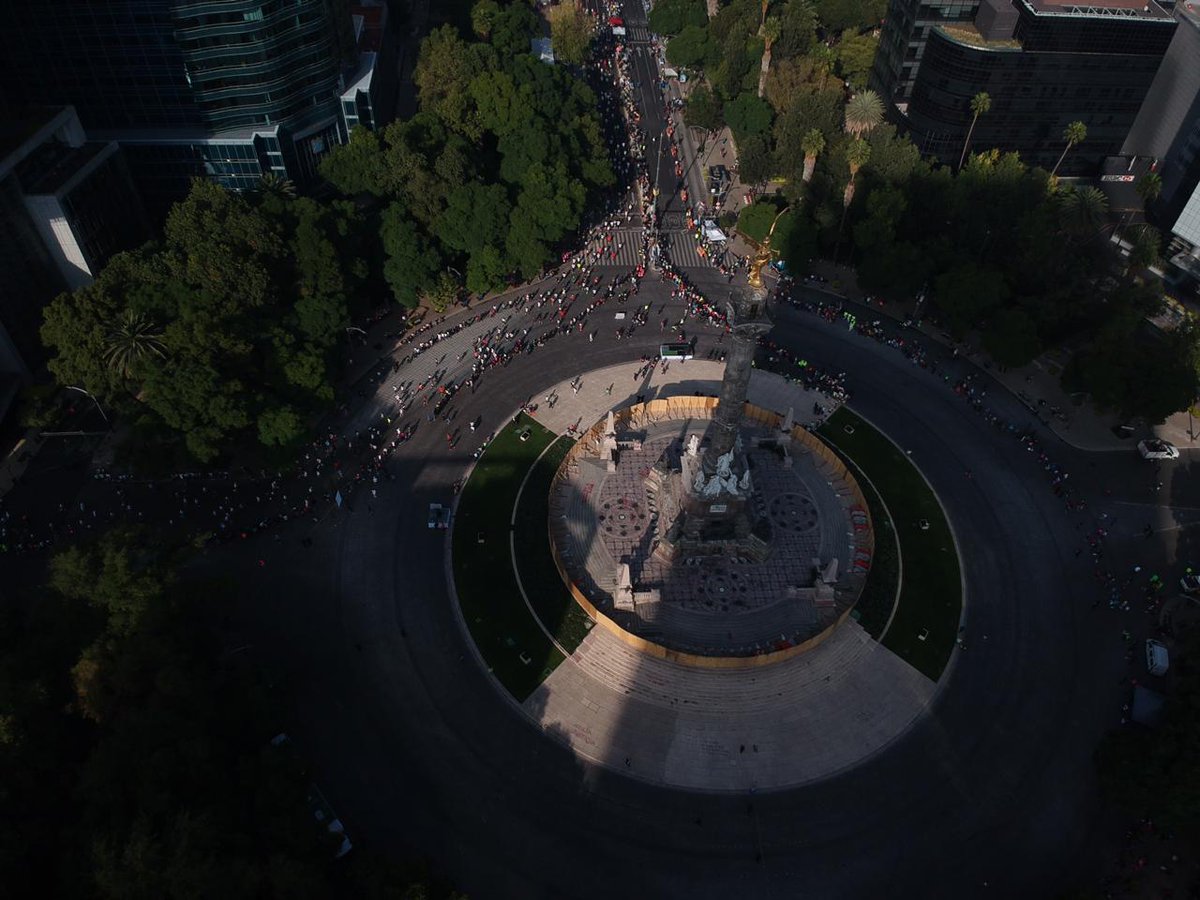 Reforma's tweet photo. El resto de los competidores del #MaratónCDMX2019 continúan en la búsqueda de los 42km https://t.co/yKpKio4LEP

📸 @ERuizCANCHA https://t.co/uJ7jydgryF