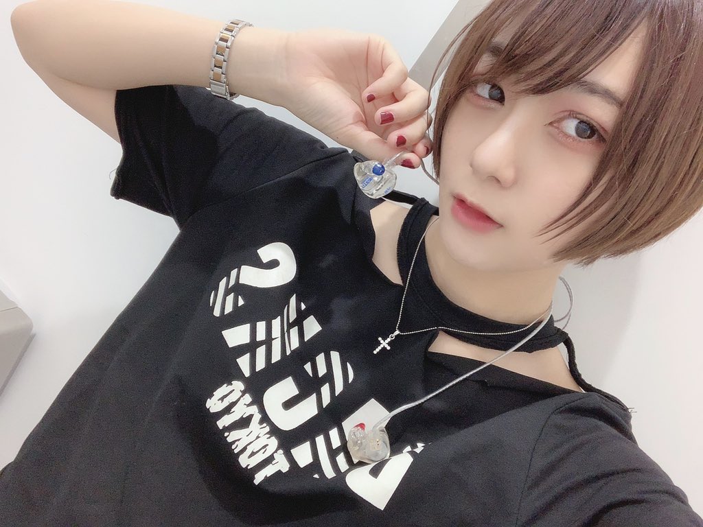 富田美憂 Studyワンマンの通しリハでした マイクも3人のカラーだ っ 当日とんでもなく楽しくなる予感しかしない 相棒であるところのイヤモニちゃんにりっちゃんという名前をつけました ぼく勉 Study