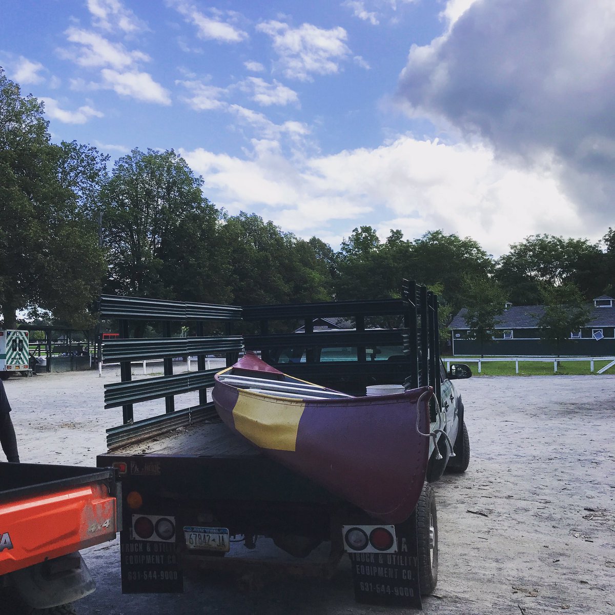 trfinc's tweet photo. Saratoga 2019 moment...farewell Catholic Boy canoe, welcome Code of Honor! @loomsboldly @TheNYRA @Utbighair @SaratogaGoose #travers150 #travers2019 #saratoga2019 #summer2019 #codeofhonor https://t.co/f9ea0rjfSP