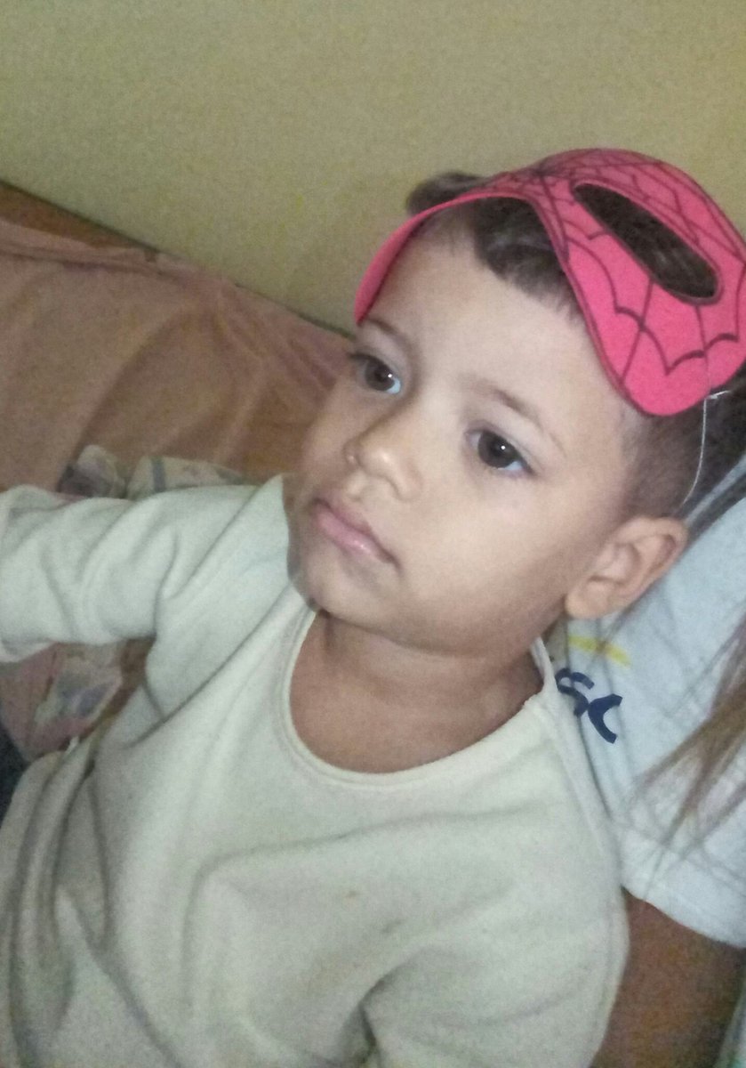 CarlinhaKauan's tweet photo. Criança não quer tirar a máscara por nada da festinha de ontem.Meu #lindoo😍😅 https://t.co/5p1K4tOyDP