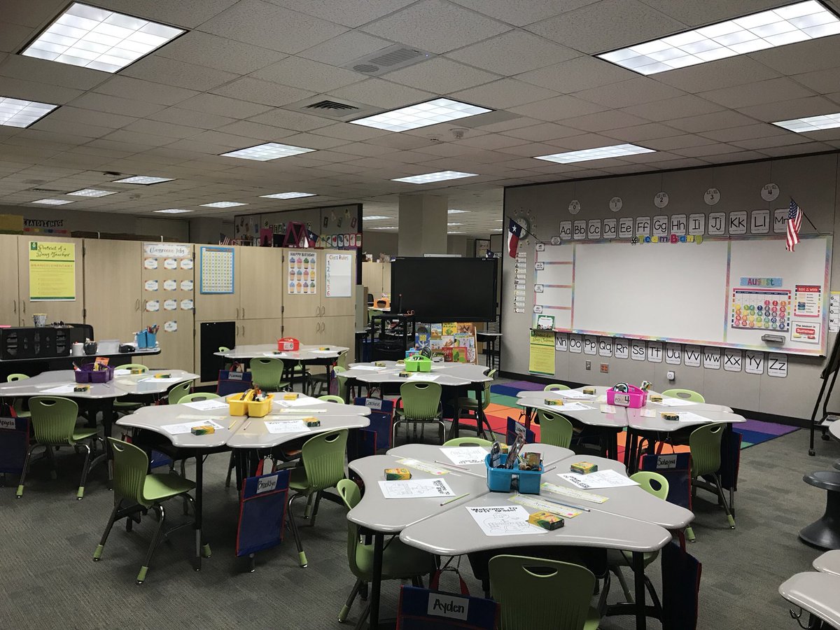 1stwithmsclark's tweet photo. So excited for this room to be filled with all my new first grade friends tomorrow!!! 🤗🍎✏️ https://t.co/klUhWCyzGj