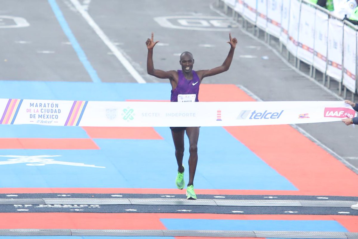 Reforma's tweet photo. Así llegó a la meta Duncan Maiyo, de Kenia, para ganar el #MaratónCDMX2019 https://t.co/Y1tgyre6Q2

📸 @JLRamirezCANCHA https://t.co/Aoif7TkJTG