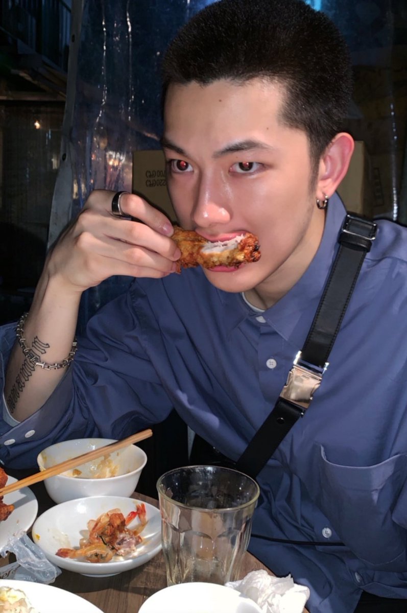 yangdom_WMN2's tweet photo. ยิ้มหรือกินไก่ 10 คะแนน https://t.co/Z3tLJrYUwf
