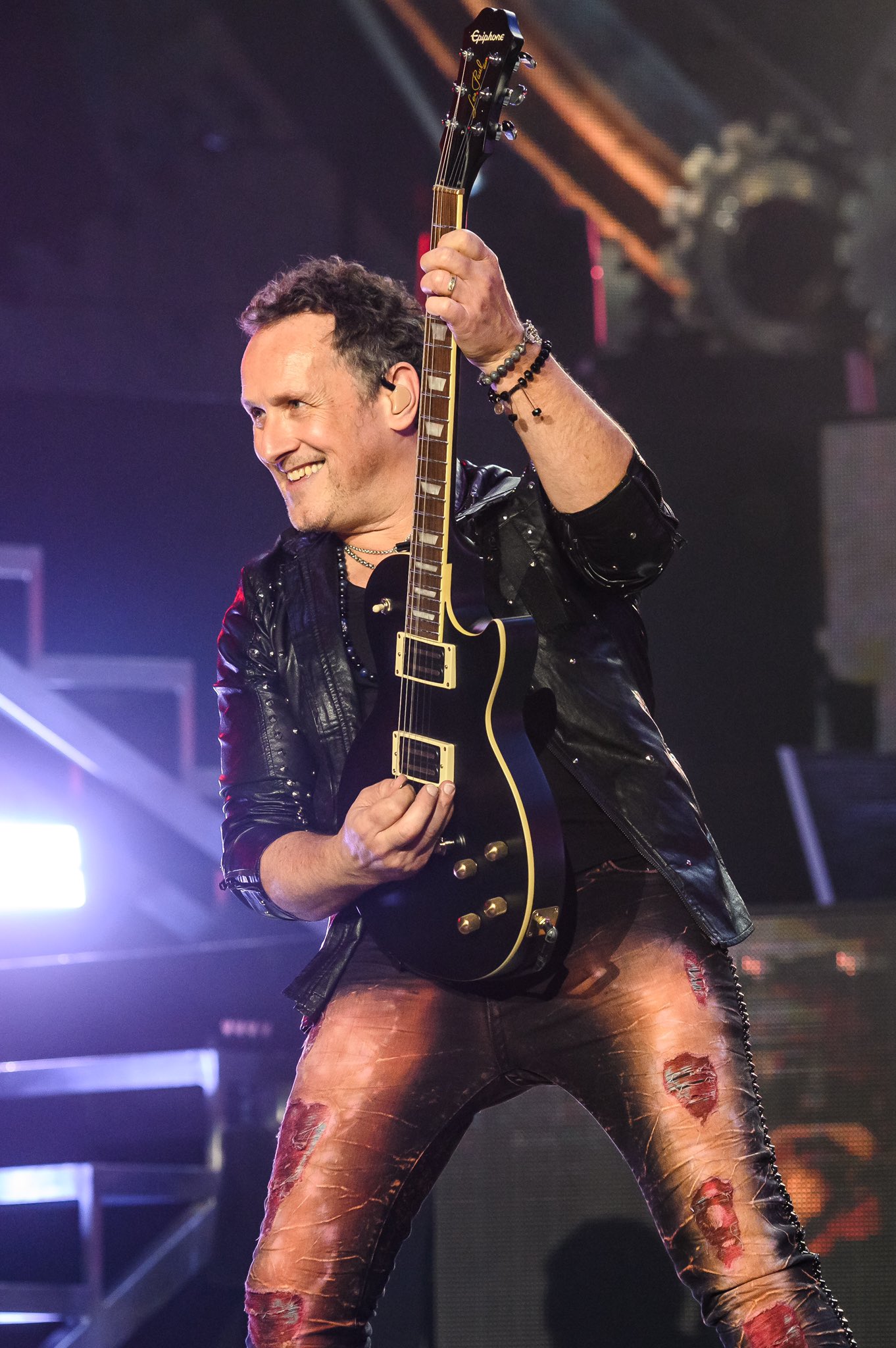  Wishing Vivian Campbell a VERY happy birthday! Everyone send him some love today.  