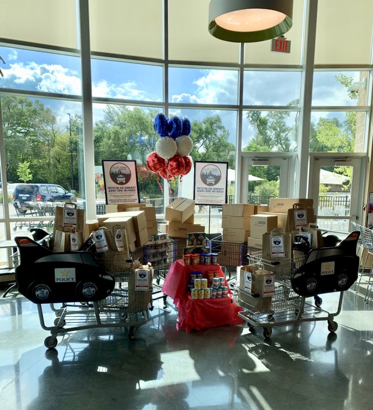 clfoodpantry's tweet photo. Thank you to the @CrystalLakePD, @marianosmarket and super shoppers for helping to #StuffTheSquad! We are grateful for your partnership and generous donations to help protect our community from hunger. #NoOneShouldGoHungry https://t.co/sg18vFVq9i