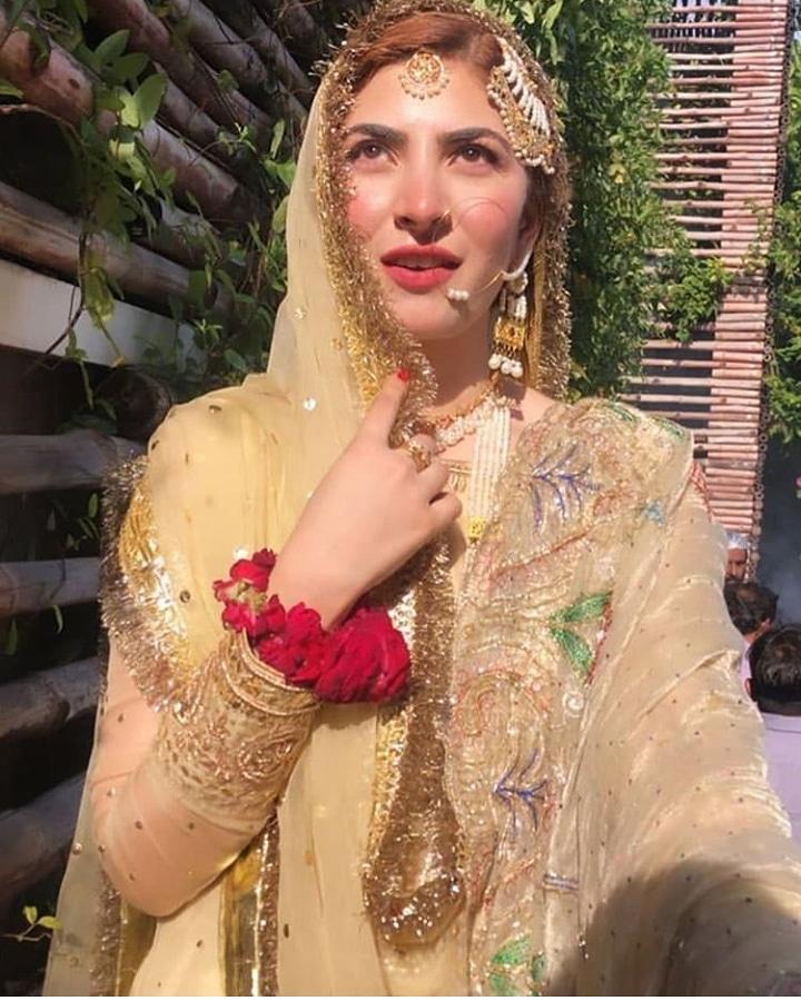 desitweetsworld's tweet photo. Husan e Jana Ki Tareef Mumkin Nahi 😍
#NaimalKhawar #HamzaAliAbbasi #NaimalHamza #DesiTweetsWorld https://t.co/wTrtCkrVww