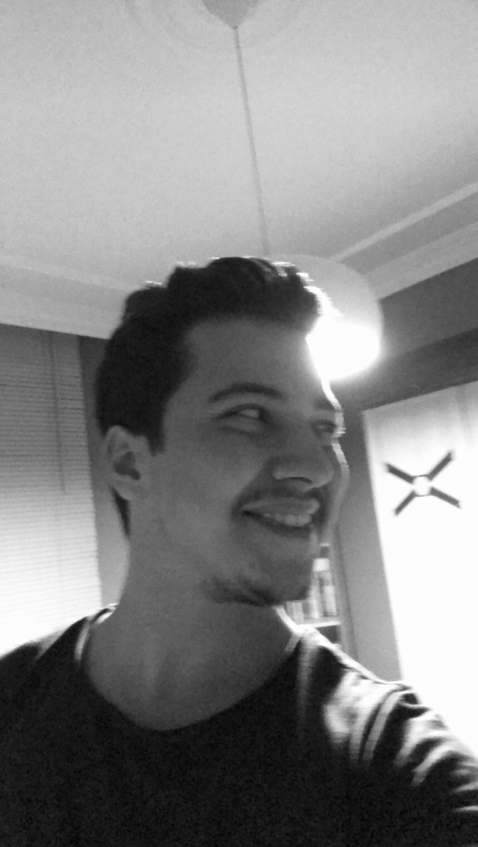 Sezen’in de dediği gibi;
Belki şehre bir film gelir
Bir güzel orman olur yazılarda
İklim değişir, Akdeniz olur
Gülümse                                  #sezenaksu