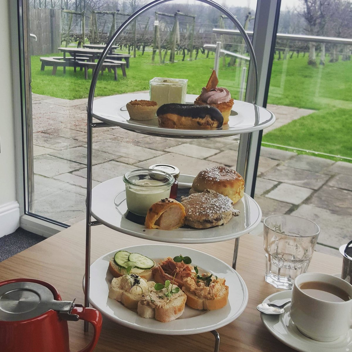 Where else can you get bubble gum pannacotta complete with popping candy? Check out my review for <a href="/LlanerchVine/">Llanerch Vineyard Hotel</a> at afternoonteacardiff.com or link in bio. #cardiff #cardiffandthevale #vineyard #afternoontea