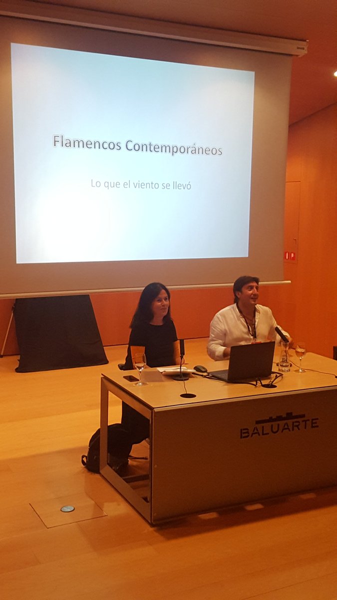 Mertxe_Beriain's tweet photo. Presenta @rikardohj @gazkalo la conferencia 'Flamencos contemporáneos' de Susanne Zellinger en @baluarte . #onfire2019 https://t.co/vAzmgEhpdg