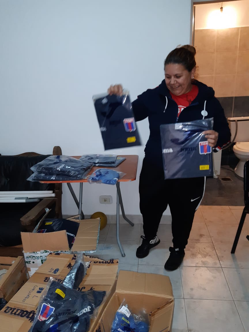tigreminutocero's tweet photo. #Tigre Minuto Cero acompaña al #FútbolFemeninoTigre en este sueño hecho realidad! #Vsmos Lss Pibas! https://t.co/Klqmfmujd9