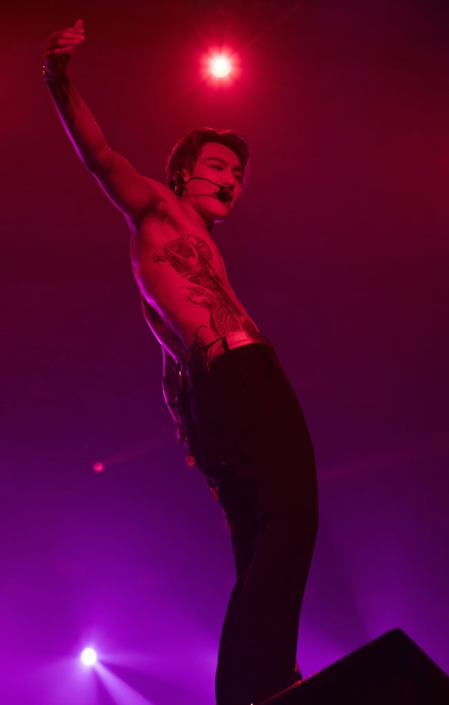 lay_studio's tweet photo. WOW! That’s all we can say! Congrats on an amazing performance to our favorite artist and performer @layzhang ! Until next time everyone! #bangkok #producerlayzhang #LAY_GRANDLINEinBKK https://t.co/Uuz2jwDQ9u