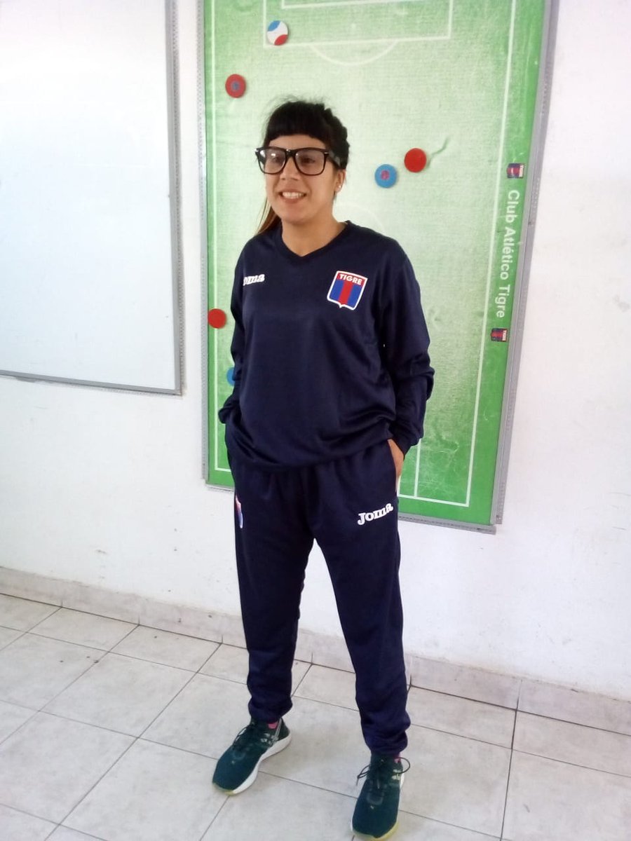 tigreminutocero's tweet photo. #Tigre Minuto Cero acompaña al #FútbolFemeninoTigre en este sueño hecho realidad! #Vsmos Lss Pibas! https://t.co/aDn1VFPh6G