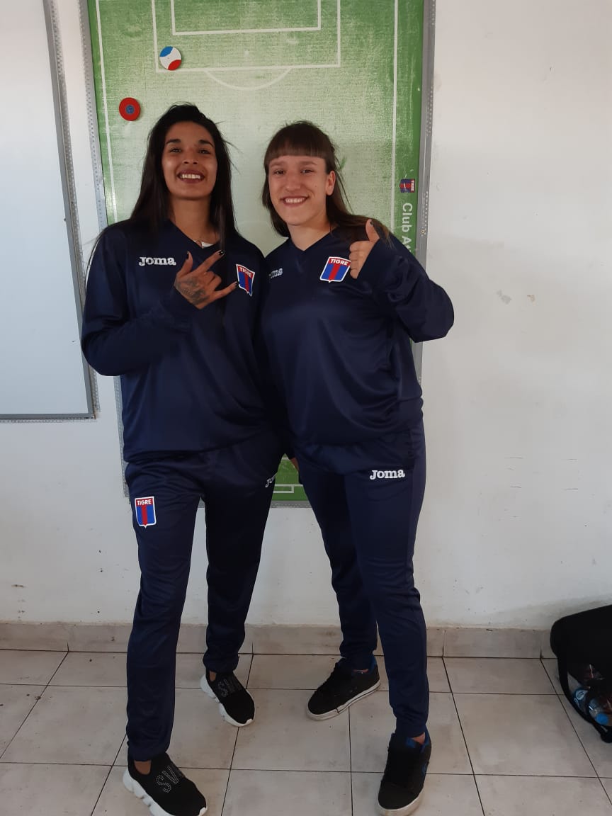 tigreminutocero's tweet photo. #Tigre Minuto Cero acompaña al #FútbolFemeninoTigre en este sueño hecho realidad! #Vsmos Lss Pibas! https://t.co/aDn1VFPh6G