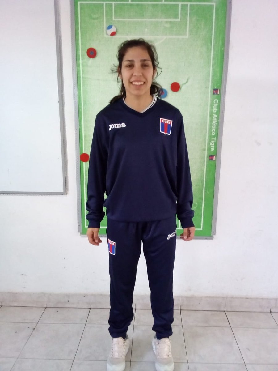 tigreminutocero's tweet photo. #Tigre Minuto Cero acompaña al #FútbolFemeninoTigre en este sueño hecho realidad! #Vsmos Lss Pibas! https://t.co/aDn1VFPh6G