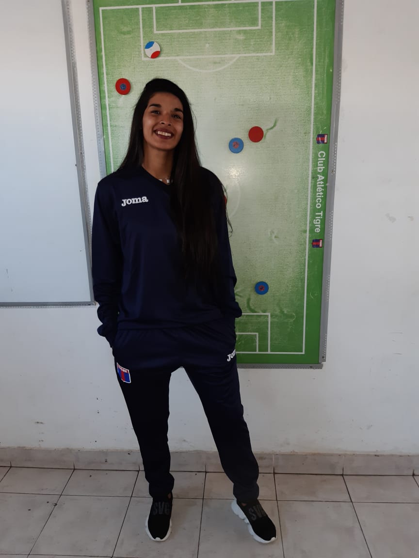 tigreminutocero's tweet photo. #Tigre Minuto Cero acompaña al #FútbolFemeninoTigre en este sueño hecho realidad! #Vsmos Lss Pibas! https://t.co/aDn1VFPh6G