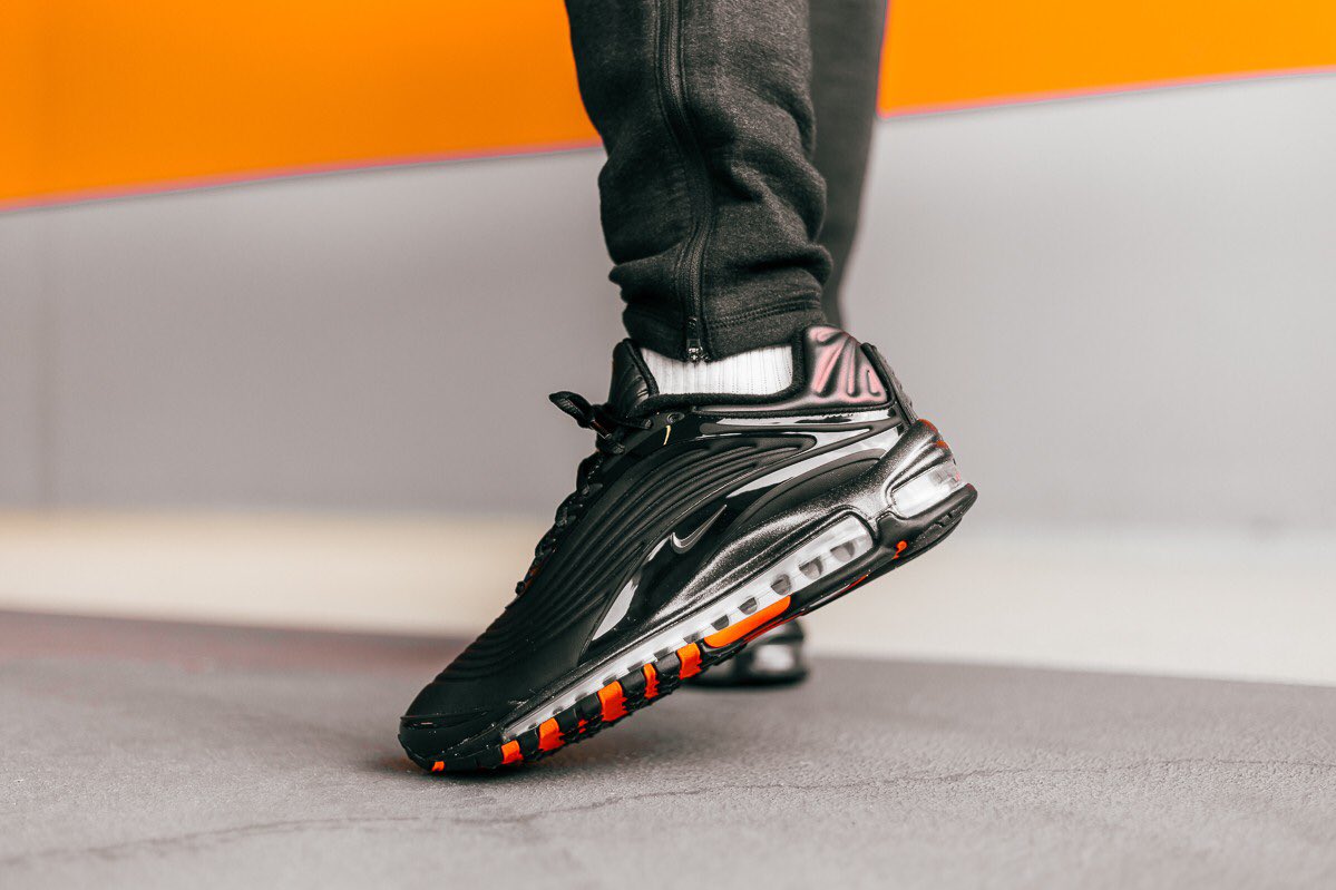 nike air max deluxe black crimson
