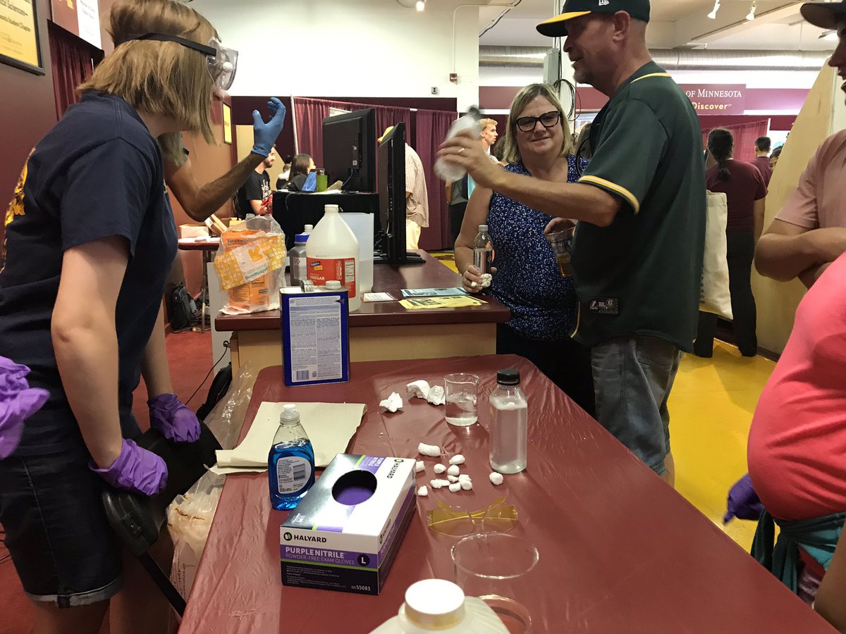 UMNCSE's tweet photo. Think styrofoam isn’t biodegradable? Ever wonder how to find out how much vitamin C is in orange juice? Do your own experiment with the student chemists at the @AXSbeta booth today until 9! https://t.co/orCbZZ4vQN