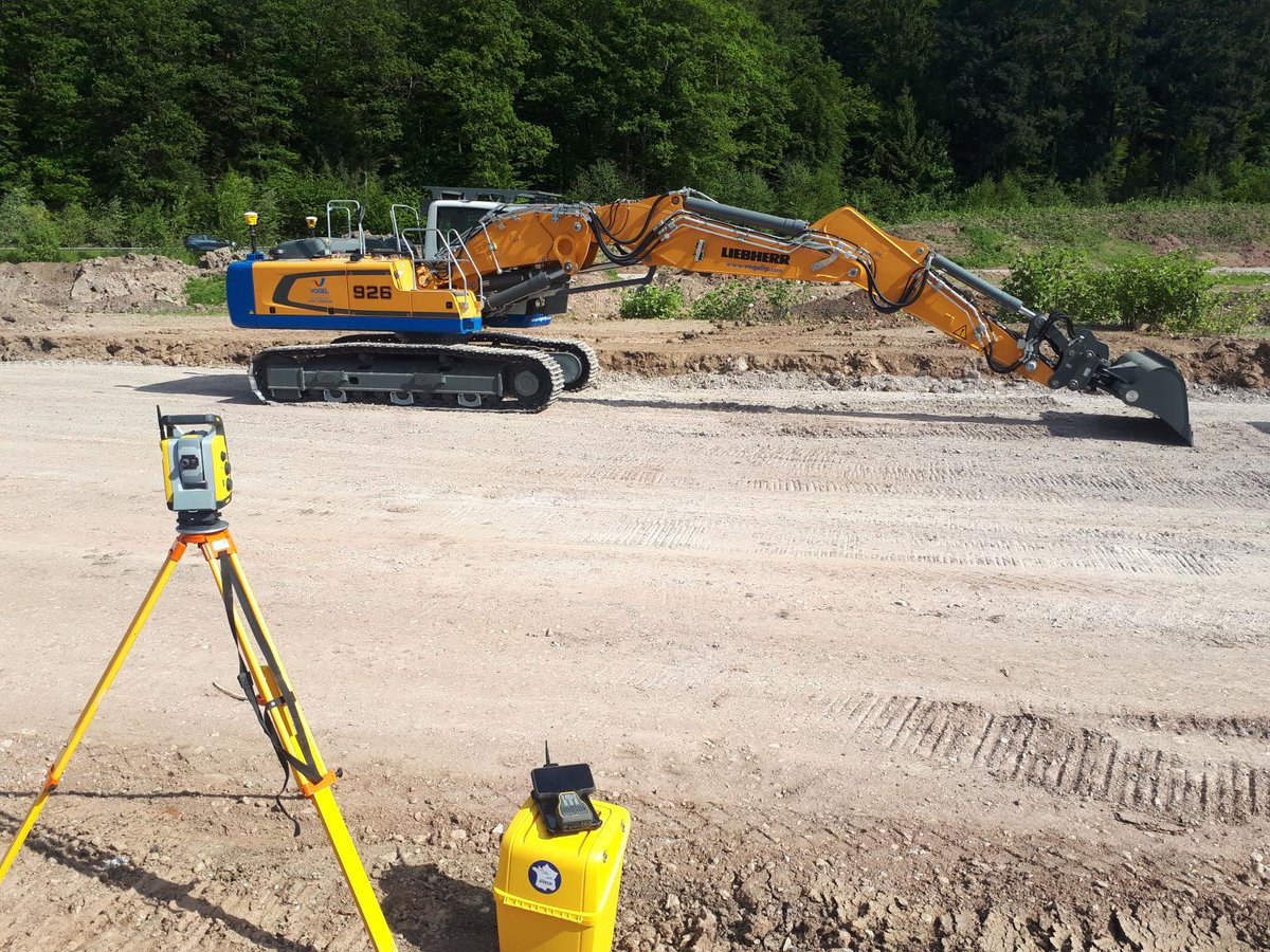 From SITECH France Earthworks mounting on Pelle Liehberr R926 in dual GPS 3D guidance - Vogel TP 67 Company - RN59 Building - Photo by Damien Grosjean

#trimble #sitech #trimbletech #Liehberr #gps #3d