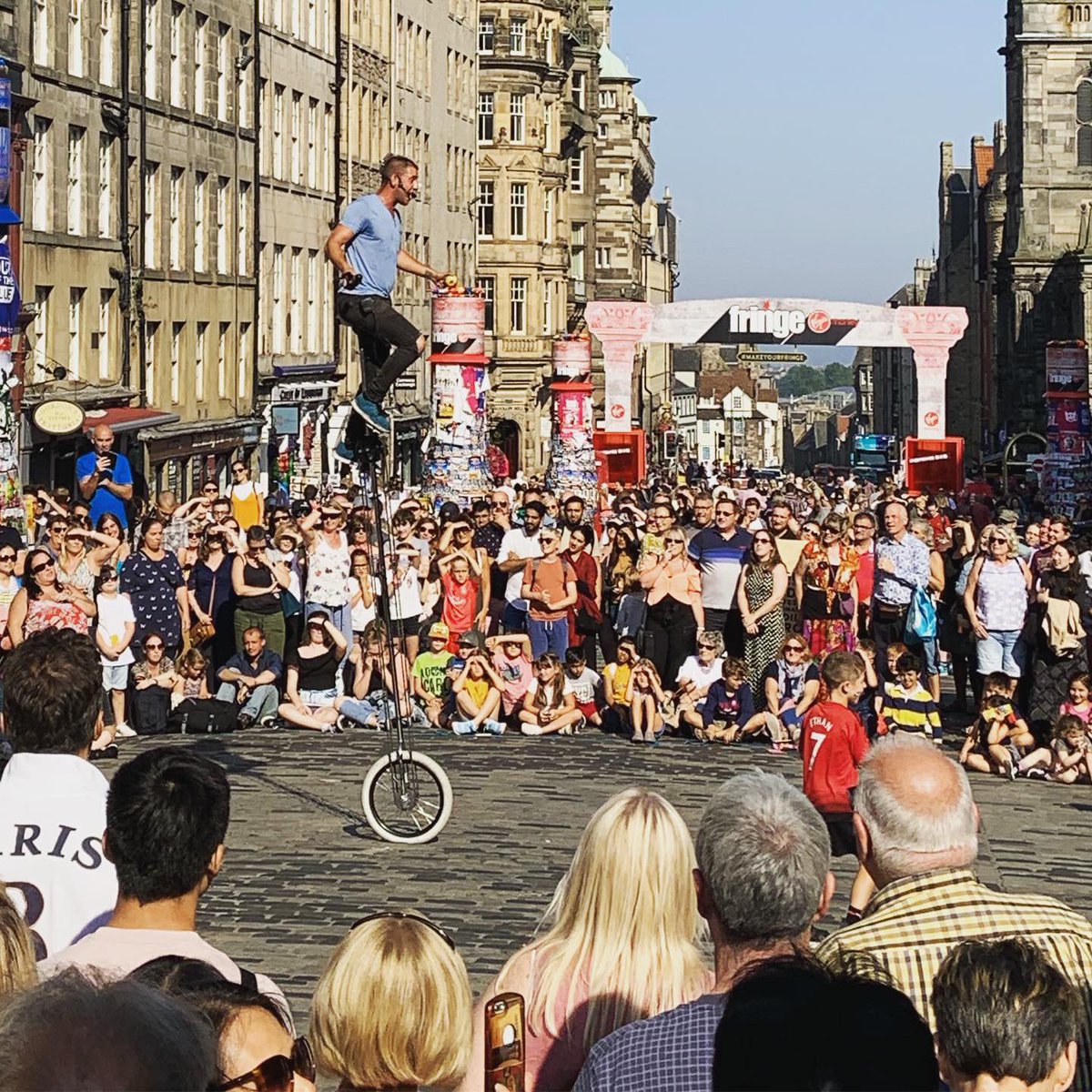 choosevanlife's tweet photo. Castles, Haggis, Bagpipes, and The Fringe... it’s Edinburgh people! 🏴󠁧󠁢󠁳󠁣󠁴󠁿🤩🚐 #edinburgh #edinburghcastle #edinburghfringe #edfringe #bagpipes #haggis #choosevanlife #roadtrip #scotland #visitscotland @burgersnbeers @VisitScotland https://t.co/b1VHhhy9s4