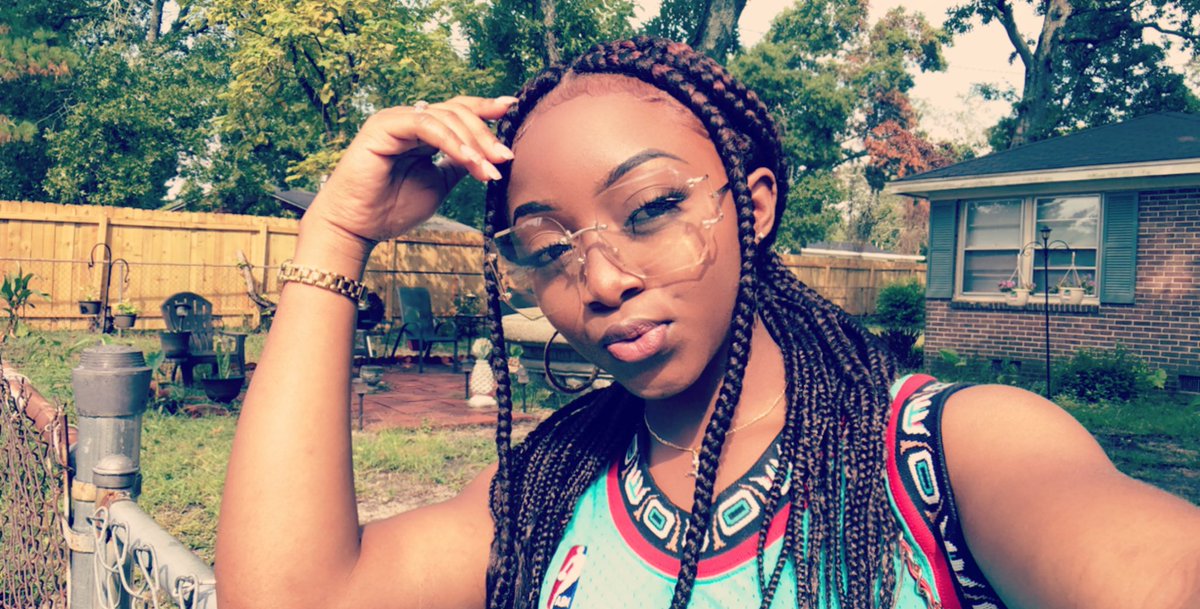 hoesknowdee's tweet photo. “She so different, she different” https://t.co/lKuFWTYsUo