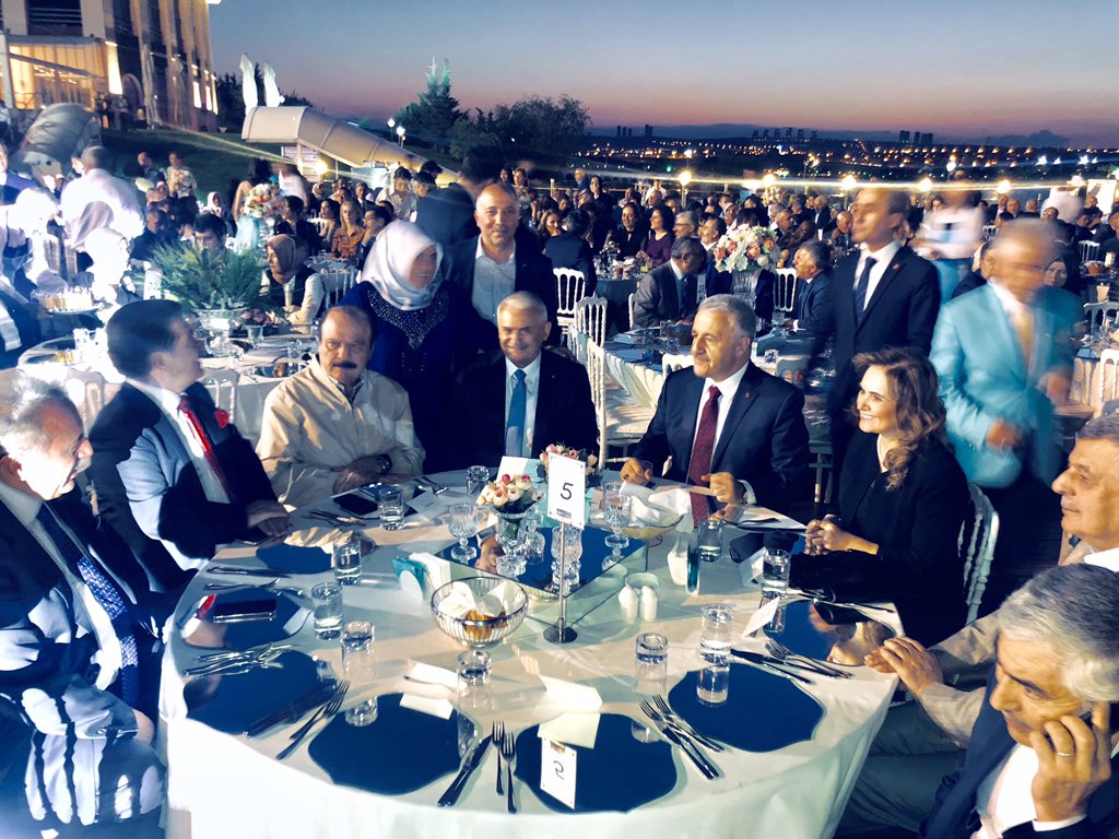 KILIÇ ve GÜL ailelerinin evlatları yeğenimiz Emrecan ile Havva Nur kızımızın düğünlerine son Başbakanımız Sn. Binali YILDIRIM ile birlikte katılarak nikahlarına şahitlik ettik.

Rabbim, gençleri bir yastıkta ihtiyar, ömür boyu bahtiyar eylesin.
<a href="/BY/">Binali Yıldırım</a> <a href="/yunuskilic36/">YUNUS KILIÇ</a>