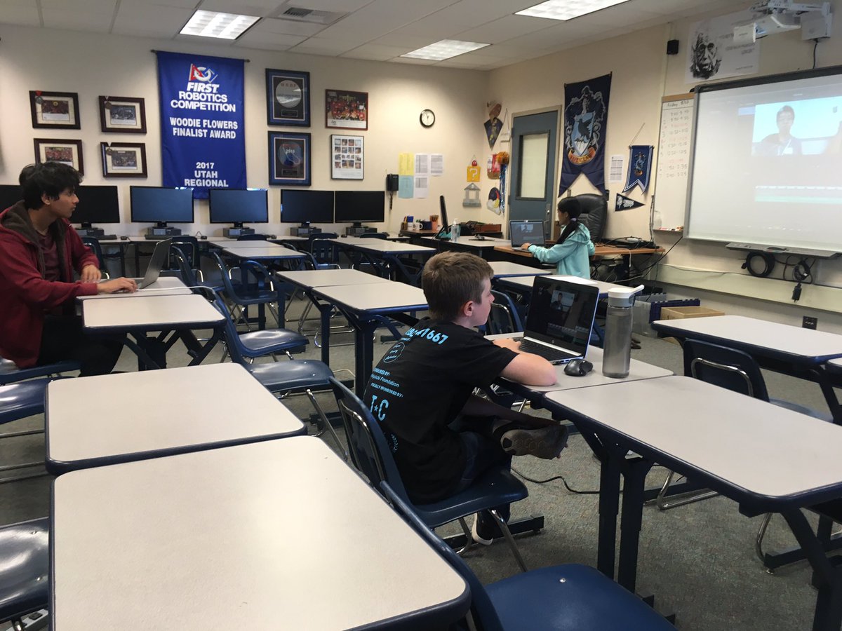 letiolivier's tweet photo. 2 hour drive &amp; worth every minute to have our #OtterBots learning new material in preparation for the new season #infiniterecharge #omgrobots #TheFunkyMonkeys #FRCGoals https://t.co/yACoHZgXt5