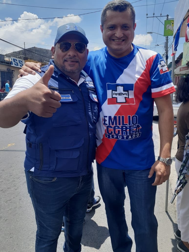 emilio_coreaES's tweet photo. Un gusto haber visitado seis de los siete centros de votación del departamento de San Salvador en #Internas2019 @ARENAOFICIAL.
Como siempre un gusto saludar a mis hermanos @Adan_ilopango y @ElmerCardozacd quienes con mucho entusiasmo, asistieron a las urnas hoy.
#PXLP 🔵⚪️🔴 https://t.co/odpinNoGY5