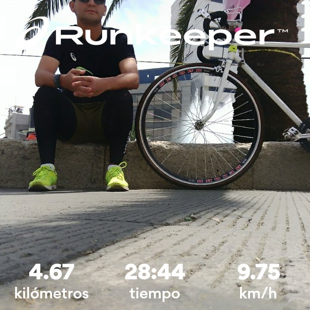Kike_Cerecero's tweet photo. Los previos a #MedioMaratonBacalar
Justo era el ritmo entre 5:10 y 5:30 lo bueno fue el calor.
#DSTrainer y luego la bici 😁😂😋
#YoElegiCorrer @EntreRunners @templorunner @Runkeeper #FelizDomingo #corro #correr #SoloNosQuedaCorrer https://t.co/onXW8hbk1i