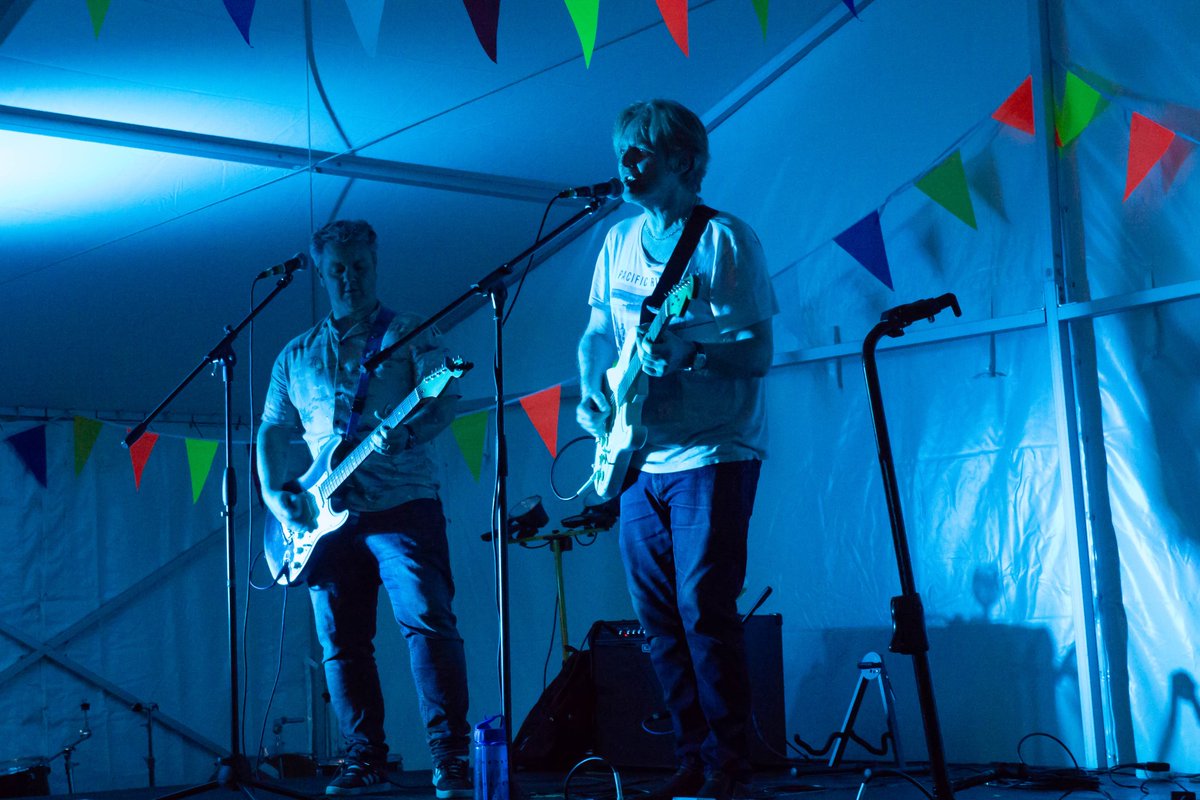 KeenanNikki240's tweet photo. The Moondogz as a duo at The Kings Lock, Middlewich last night. #Middlewich #TheKingsLock #originalmusic #rockband #T_Moondogz #AntMachin #GazMorgan @T_Moondogz https://t.co/gRFJ2nnUHp