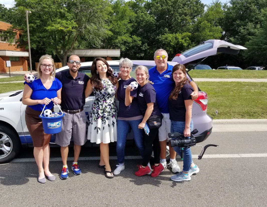 fox47madison's tweet photo. Thanks for all the waves today at the @MiddletonGNFest parade!! #fox47 @MichelleFOX47 @TheKevinLewis @DanaFultonWX https://t.co/fcTIMKwk2y