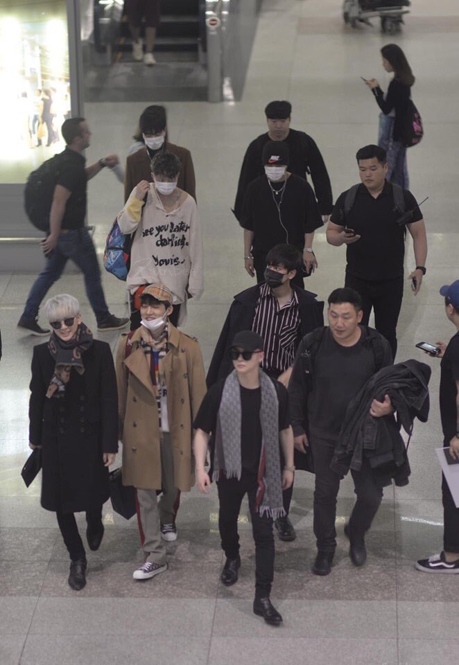 ZunBee1's tweet photo. [20181227]Miss U so bad, ma babies 😭
#iKON #아이콘 #JAY #JINHWAN #BI #HANBIN #YUNHYEONG #BOBBY #Donghyuk #DK #JUNE #JUNHOE #CHANWOO https://t.co/imKgTU75gP