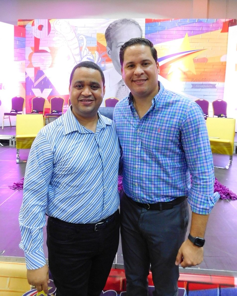 Elcompanero_'s tweet photo. #ReinaldoesJuventud La juventud reafirma su apoyo al proyecto presidencial de @reinaldoparedp. La casa nacional del @pldenlinea se lleno de entusiasmo.Cuanta juventud.#Reinaldo2020 #politica #elcompañero #PLD #noticias #pldenlinea #información #SangreNueva #carlosferreras https://t.co/phZCOu7NMX