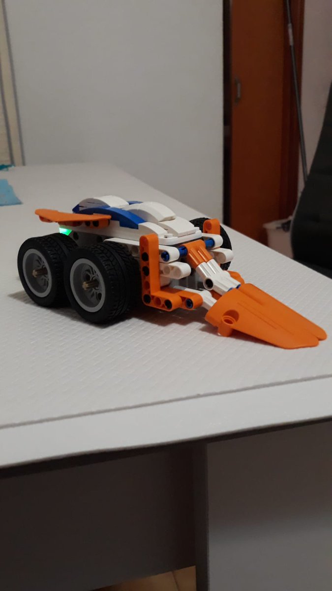 juliopachecoa's tweet image. #robóticaporlaigualdad Ahora que @ApitorRobot ha comenzado a seguirme, pondremos los modelos realizados del ejemplar que nos dejó @SPC_robotics