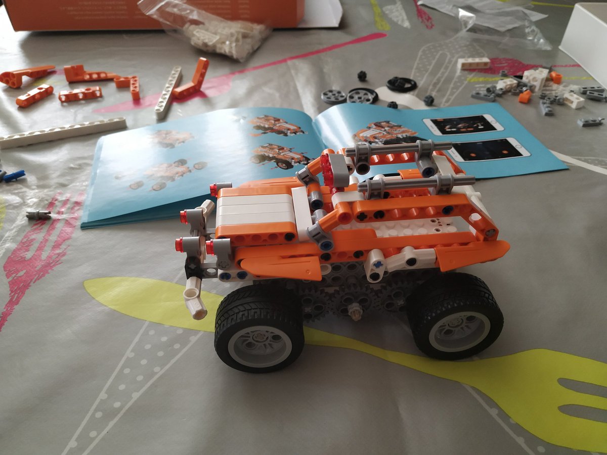 juliopachecoa's tweet image. #robóticaporlaigualdad Ahora que @ApitorRobot ha comenzado a seguirme, pondremos los modelos realizados del ejemplar que nos dejó @SPC_robotics