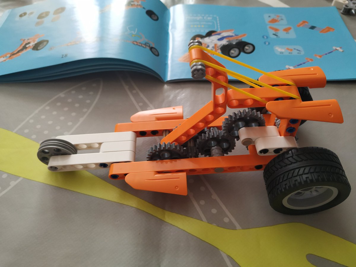 juliopachecoa's tweet image. #robóticaporlaigualdad Ahora que @ApitorRobot ha comenzado a seguirme, pondremos los modelos realizados del ejemplar que nos dejó @SPC_robotics