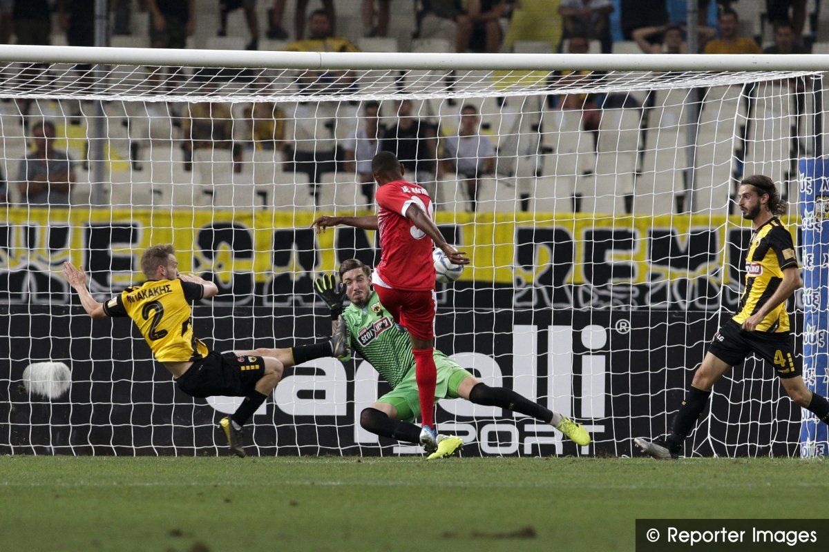Super_League_GR's tweet photo. Καρέ-καρέ το γκολ του Ντε Αμορίμ, με το οποίο η Ξάνθη άνοιξε το σκορ στο 67'
➡️ https://t.co/Xsq5ZDt9BX

#slgr #aekaox #matchday1 https://t.co/U2QhI2DAWp