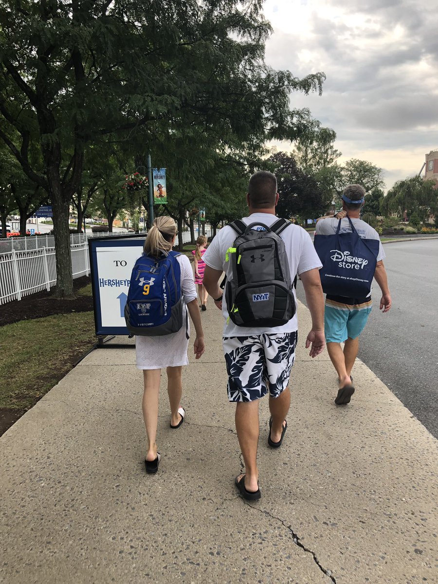 tutski4's tweet photo. Only way to carry your gear at Hersey Park, with UA, NYIT back packs. 🐻🥍#nyit GO BEARS https://t.co/gyrZ1OENjP