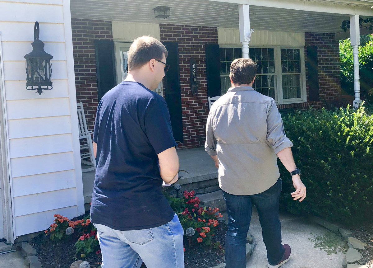 SocialWorkItOut's tweet photo. The owner of this 🥜"Nut House"🥜 is #AllInforWarren. She works in Higher Education & feels strongly that young people's futures should not be controlled by crushing #StudentLoanDebt 👍🏼 @ewarren #Warren2020 #WarrenWOA https://t.co/zxXM0IDlKm