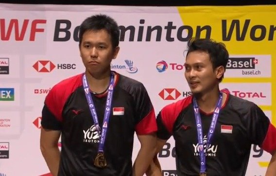 BadmintonTalk's tweet photo. AGE IS TEMPORARY

CLASS IS PERMANENT!!!

#BWC2019 #Happy35thBirthdayHendraSetiawan https://t.co/dfbtBDYfW0