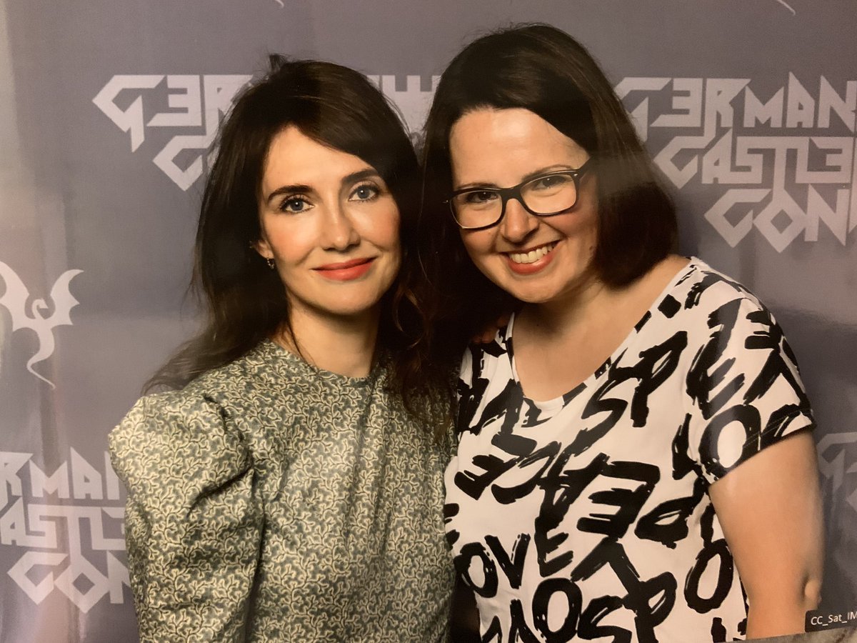 travelbembel's tweet photo. Thanks @GermanCastleCon for an incredible day! Met @caricevhouten ❤️ and @BillyBoydActor ❤️, sat on the Iron Throne and had the wonderful opportunity to hold a barn owl 🦉😍! #GermanCastleCon https://t.co/kKb0e1E4fe