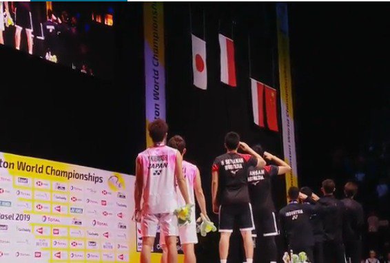 BadmintonTalk's tweet photo. INDONESIA RAYA berkumandang di St. Jakobshalle Basel, Switzerland.

KITA SEMUA BANGGA!!!!

#BWC2019 https://t.co/Wekzxdbhu3