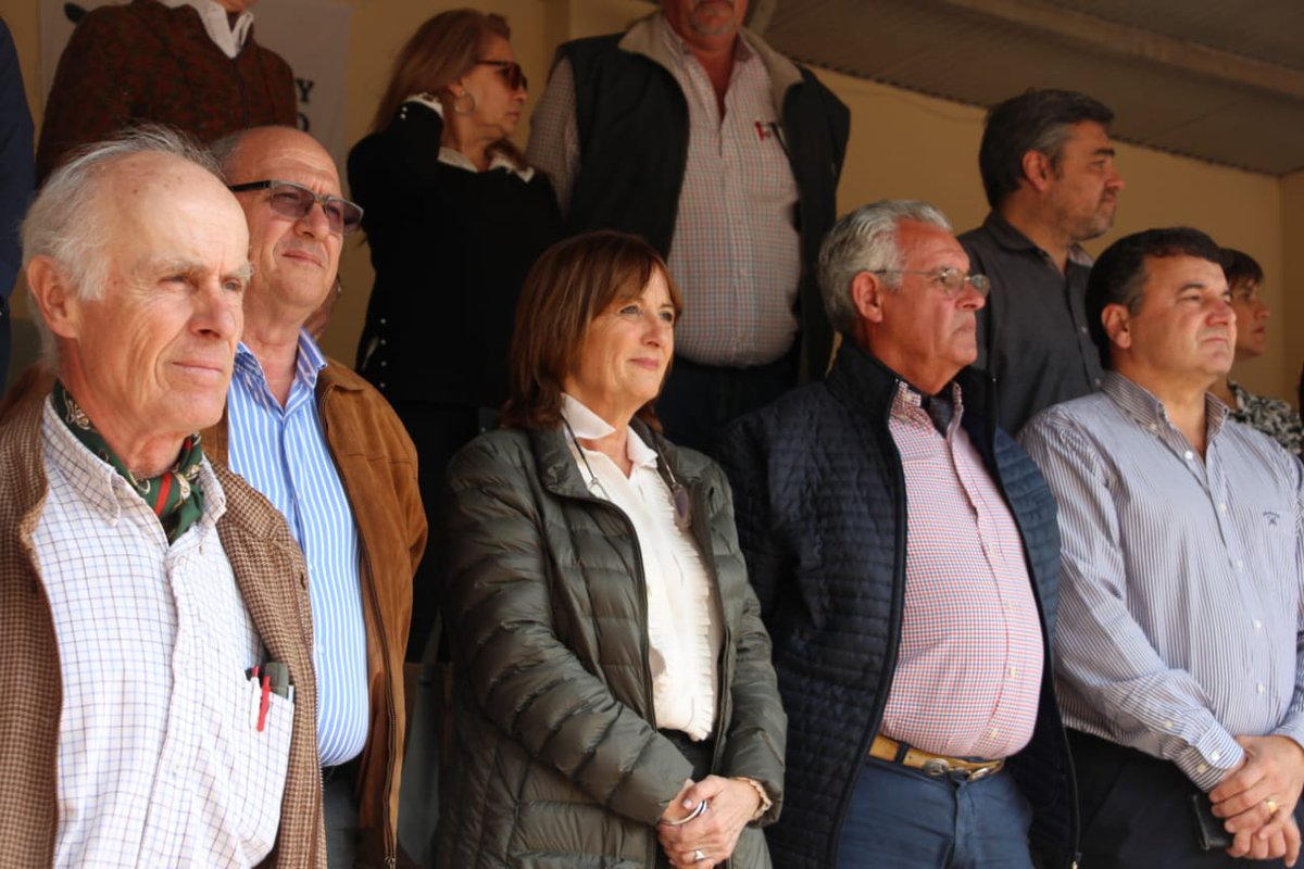 AliciaCiciliani's tweet photo. #SanCristóbal Finalizando mi mandato quiero agradecer la colaboración a lo largo de toda mi gestión y el reconocimiento a todas las rurales y entidades agropecuarias, especialmente en la difusión del #PlanGanaderoProvincial y las #BuenasPrácticasAgropecuarias 👏👏

@CARSFEprensa https://t.co/i2GYutuJOh