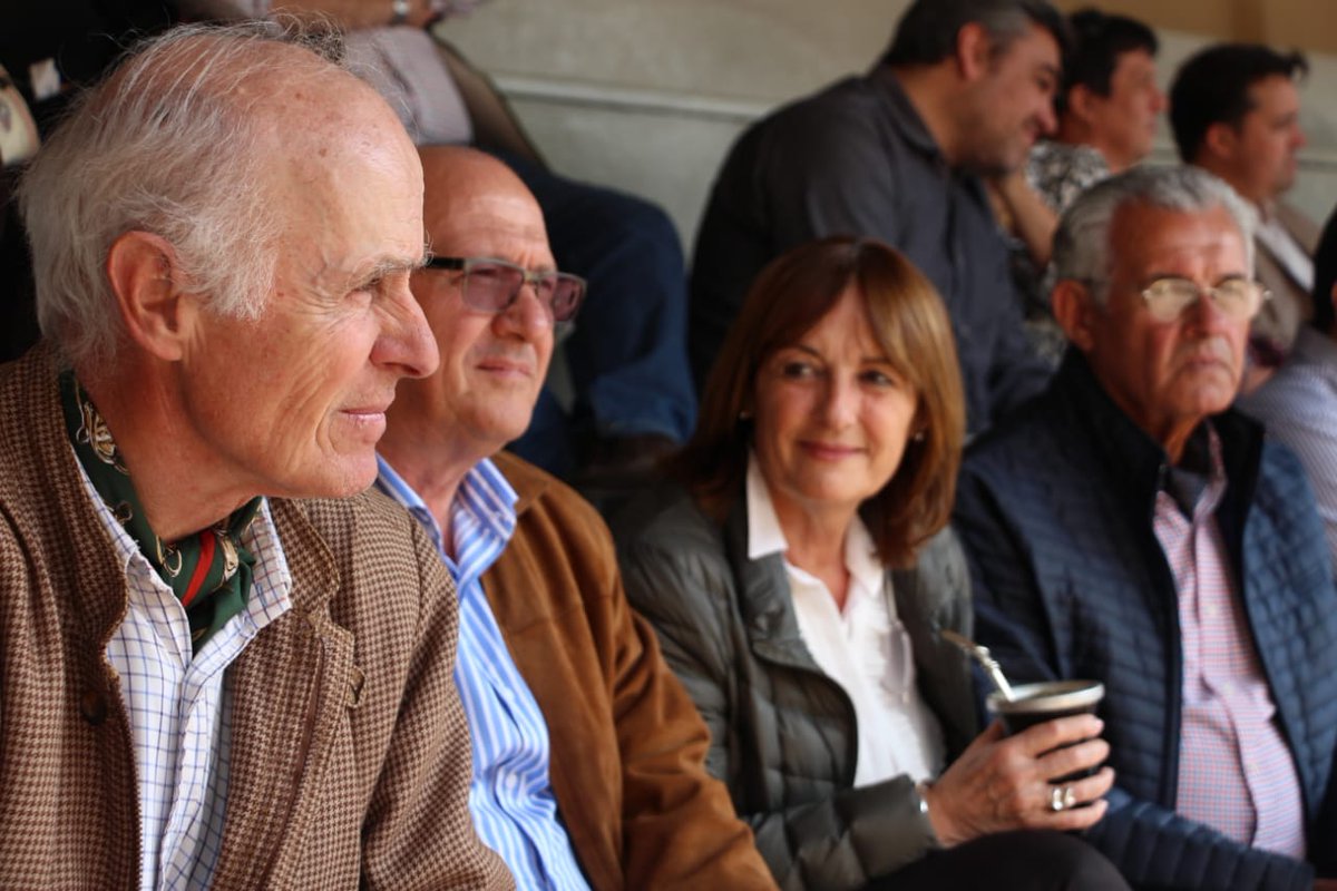 AliciaCiciliani's tweet photo. #SanCristóbal Finalizando mi mandato quiero agradecer la colaboración a lo largo de toda mi gestión y el reconocimiento a todas las rurales y entidades agropecuarias, especialmente en la difusión del #PlanGanaderoProvincial y las #BuenasPrácticasAgropecuarias 👏👏

@CARSFEprensa https://t.co/i2GYutuJOh