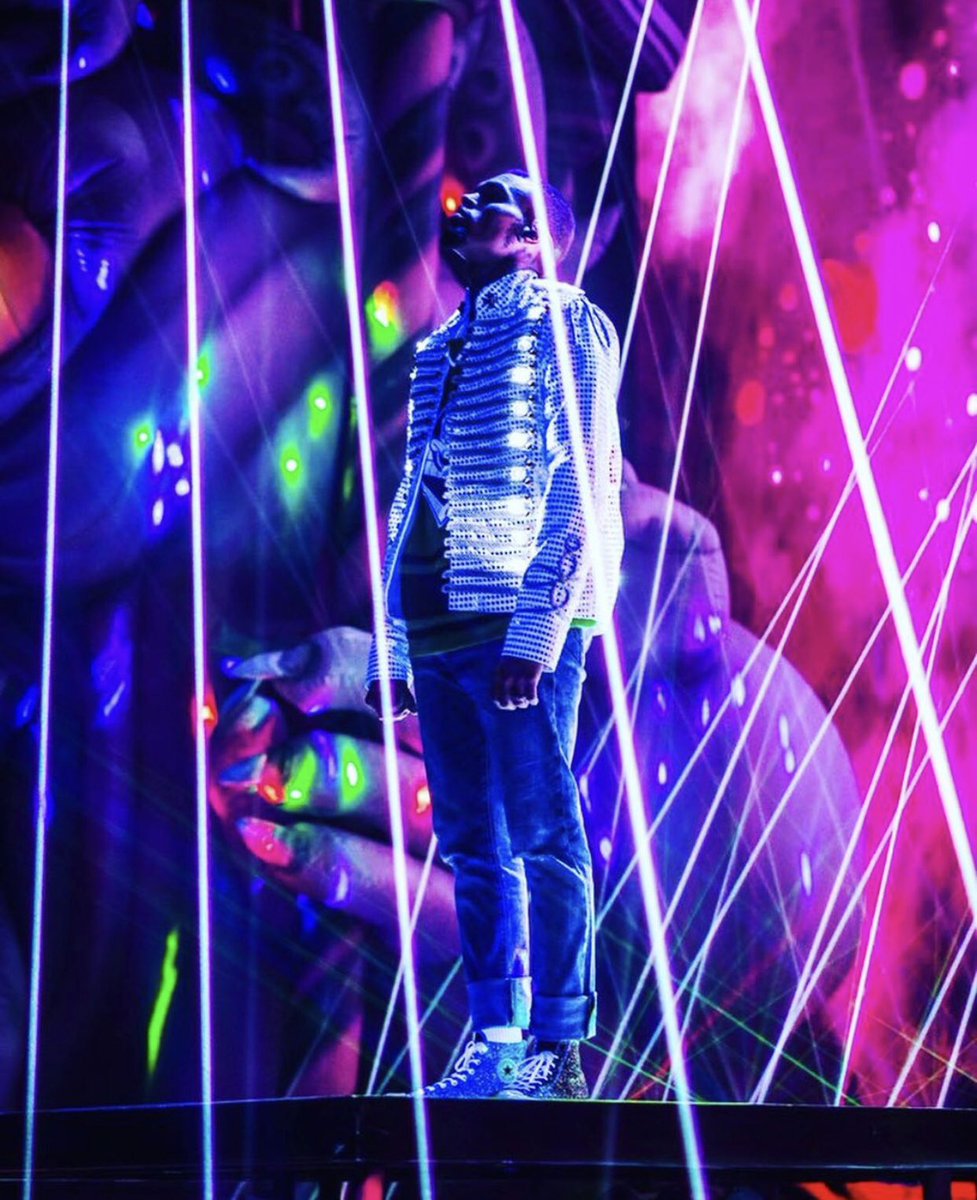 AustinBogarNEW's tweet photo. These #INDIGO Tour photos are better than the the #HOAFM Tour photos.
The set is better. Man if only some of his new videos looked like this. 🙏 https://t.co/OTP5uYETq3