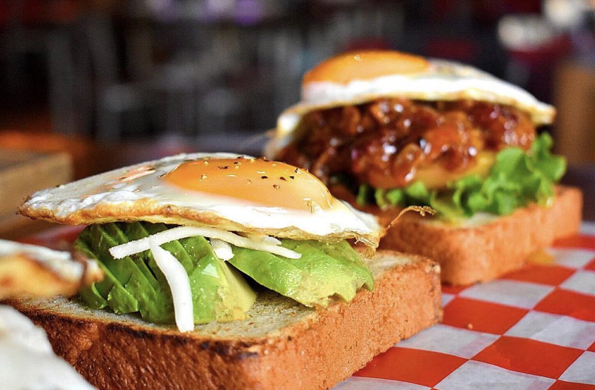 🥑It’s Sunday, it’s Funday...let’s #BRUNCH! 🍾 #publichouseftl #fortlauderdale #fortlauderdalebeach #fortlaud #ftl #eeeeeats #avocadotoast