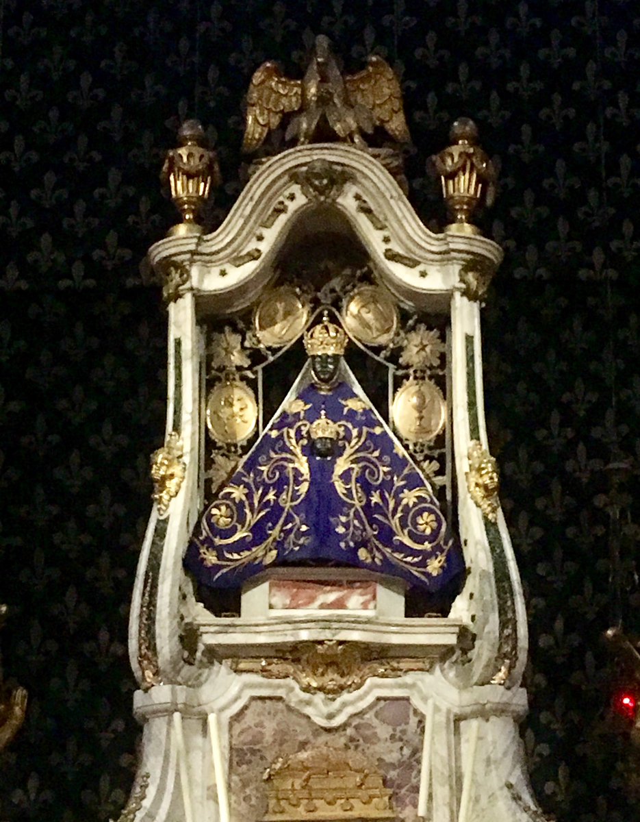 La Vierge noire de la Cathédrale du Puy en Velay     #FestivalChaiseDieu #LarmesdelaVierge ⁦<a href="/AmbroisineBre/">Ambroisine Bré</a>⁩