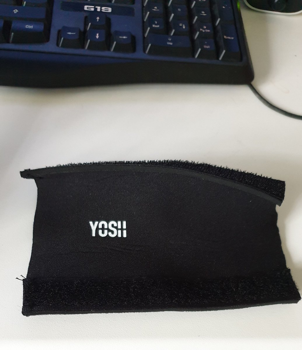 dr_oculus's tweet photo. I bought this velcro neoprene cable tidy to make a break away extension for the rift. Cut a few inches off and put it on the quest. Changable, washable, Game changer, seriously and it was less than Β£7 for 2 meters. #LifeHacks #vrhacks #OculusQuest https://t.co/SPCy8CHjLL