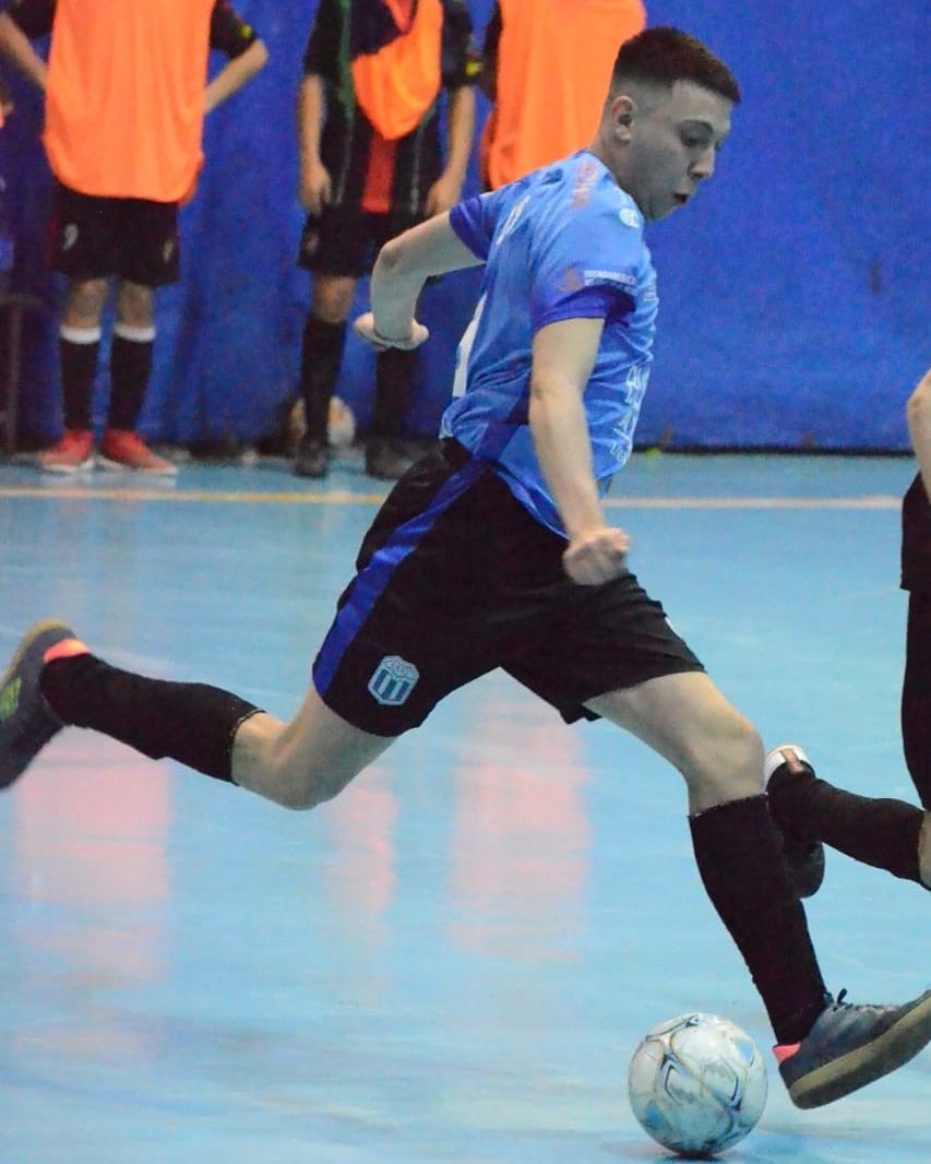gevsfutsal's tweet photo. #3radiv @GEVSFUTSAL 4 @juventudfutsal 3 en un partidazo la reserva de #ELLOBO volvió a ganar suma y se acomoda en lo más alto de la tabla #vamoslobo !!! https://t.co/0qY2EdLqGO