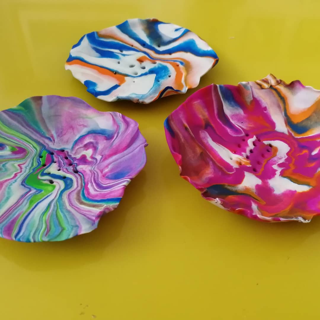 gloriouscrafts's tweet photo. Handmade soap dish fresh from the oven. Do you know you can cut down plastic bottles by using soap instead of handwash?
#zerowaste #gloriouscrafts #handmade #crafts #plasticfree #hometips https://t.co/tN3z3sU2Oh